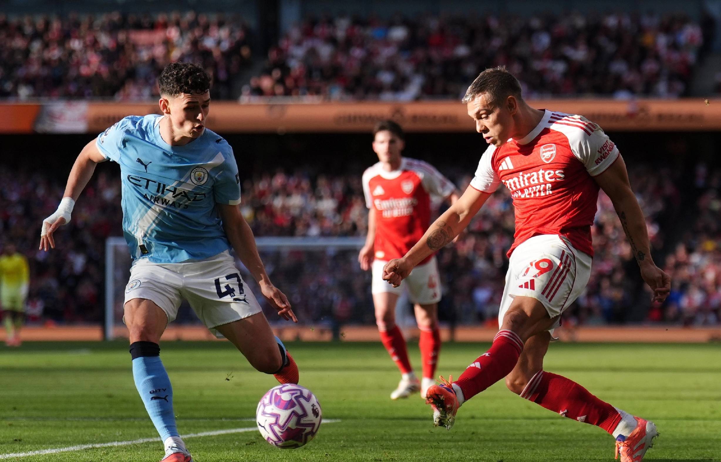 [NBA]詹姆斯宝刀未老 无球顺下双手暴扣