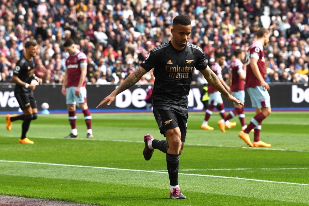 [NBA-湖人] 美记：里夫斯是珍妮巴斯力保球员，管理层不太可能交易他