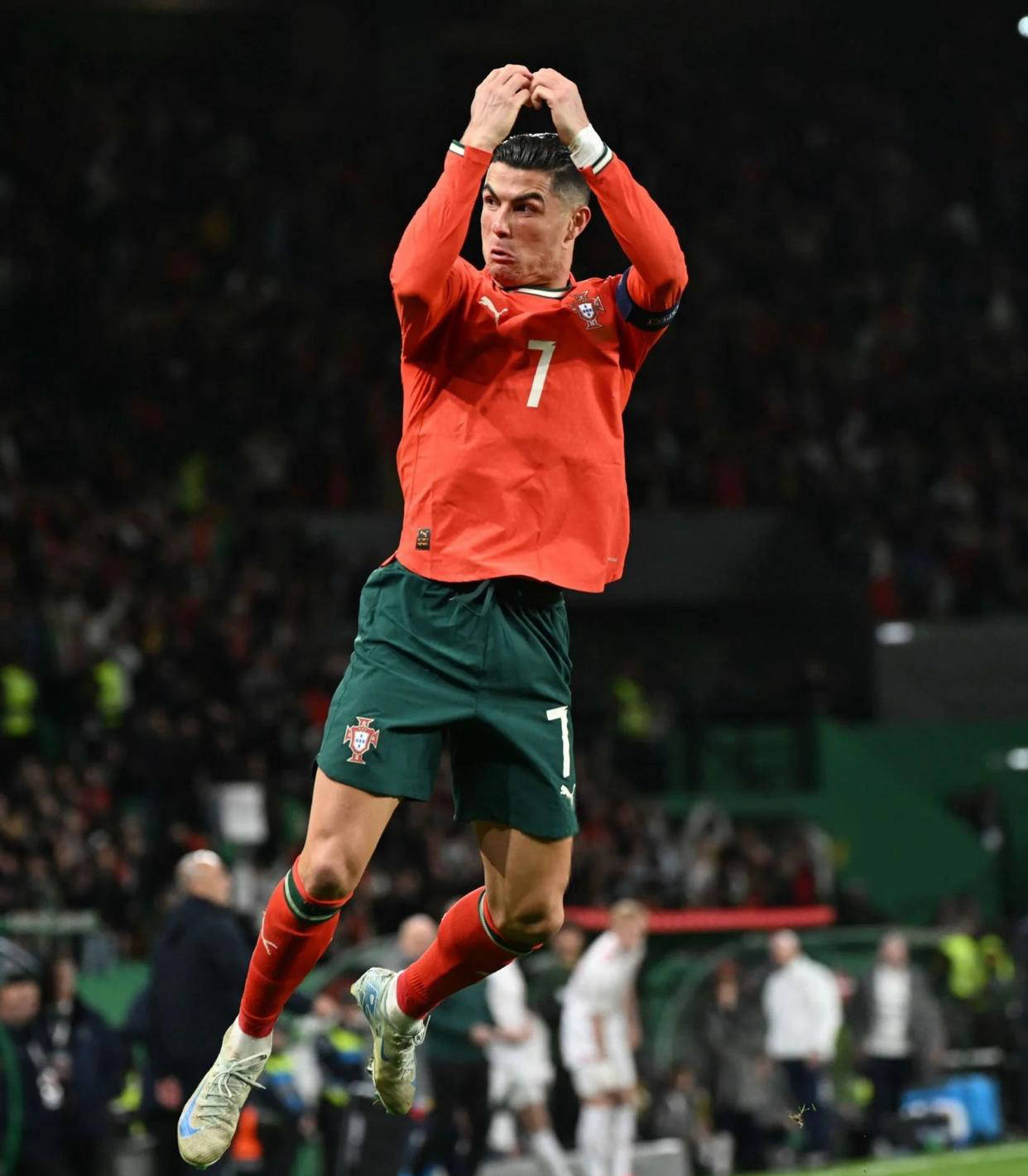 布朗30+8英格拉姆30分 凯尔特人力克猛龙豪取五连胜